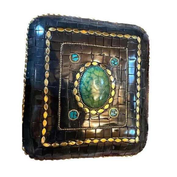 Handmade Moroccan Ramla Jeweled Clutch With Green Gemstone & Gold Accents - Picture 3 of 6